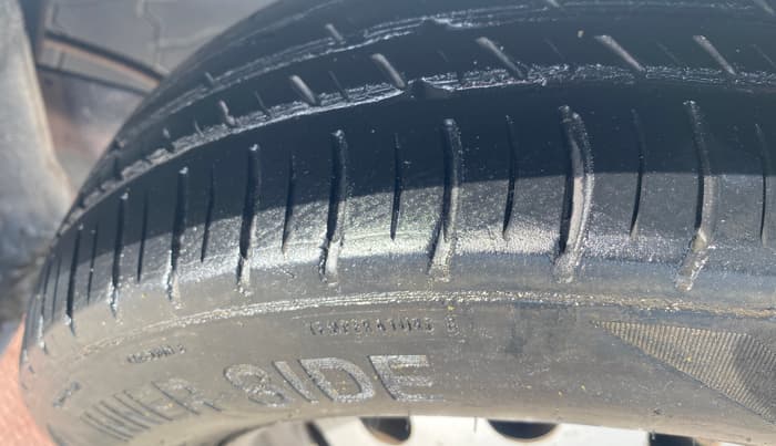 2014 Hyundai Eon ERA +, Petrol, Manual, 45,074 km, Left Rear Tyre Tread