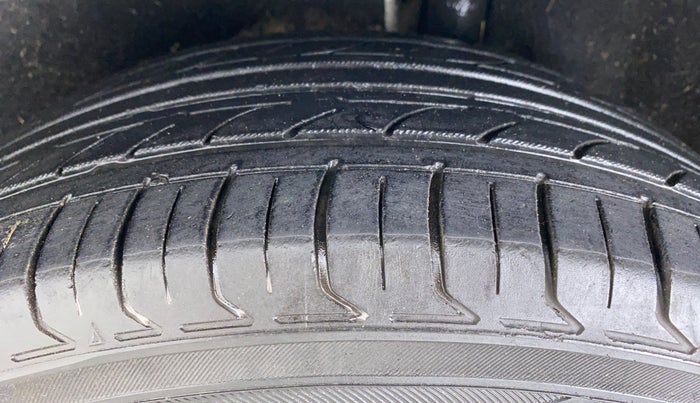 2015 Ford Ecosport 1.5 TITANIUM TI VCT AT, Petrol, Automatic, 90,108 km, Left Rear Tyre Tread