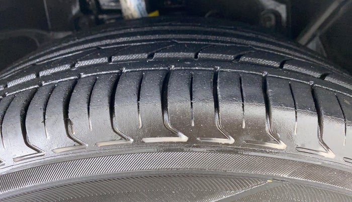 2015 Ford Ecosport 1.5 TITANIUM TI VCT AT, Petrol, Automatic, 90,108 km, Right Front Tyre Tread