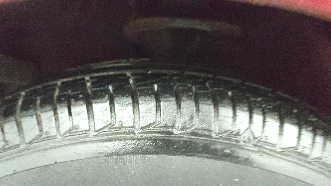 2014 Hyundai i10 MAGNA 1.1, Petrol, Manual, 10,762 km, Left Front Tyre Tread