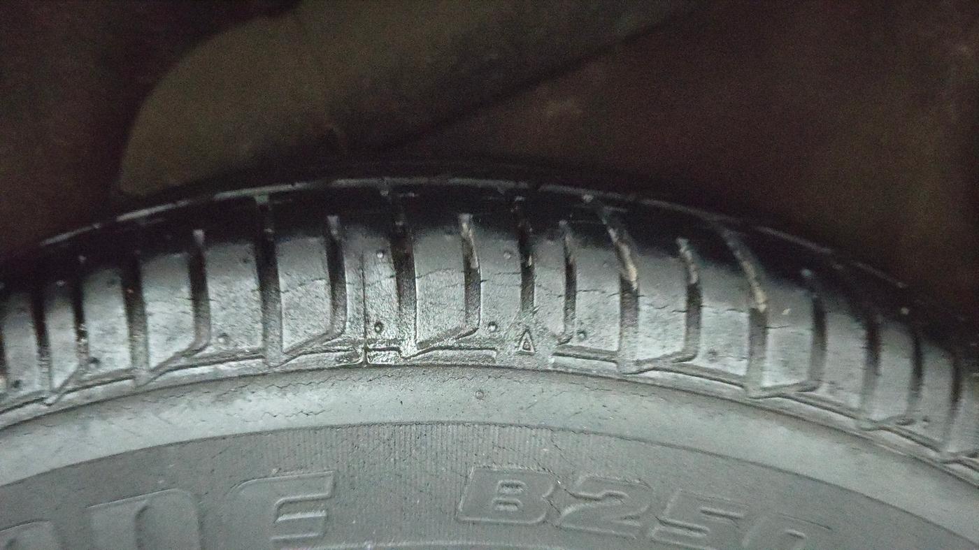 2014 Hyundai i10 MAGNA 1.1, Petrol, Manual, 10,762 km, Left Rear Tyre Tread