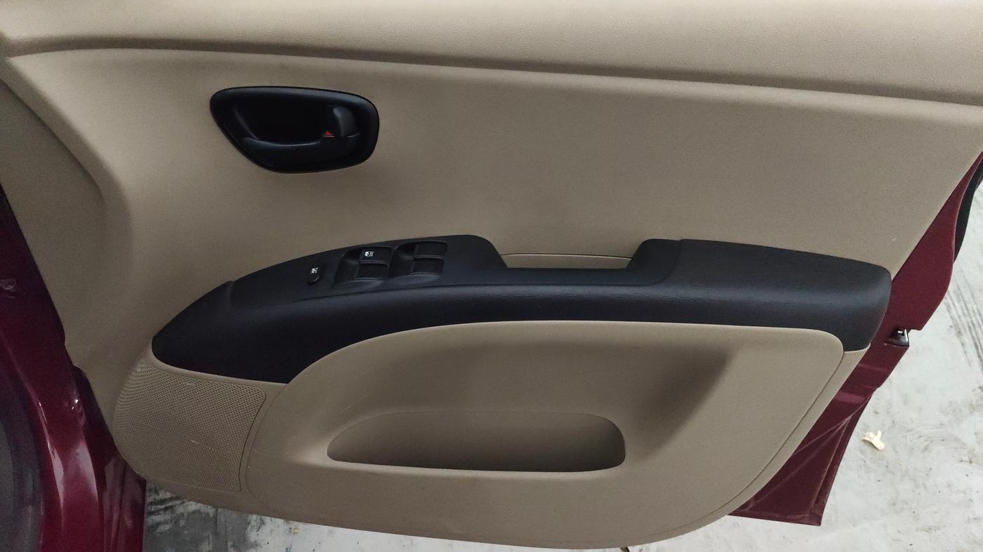 2014 Hyundai i10 MAGNA 1.1, Petrol, Manual, 10,762 km, Driver Side Door Panels Control