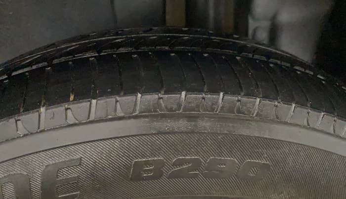 2015 Maruti Swift VDI, Diesel, Manual, 1,27,183 km, Left Rear Tyre Tread