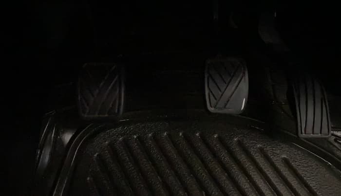 2015 Maruti Swift VDI, Diesel, Manual, 1,27,183 km, Pedals