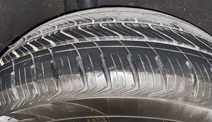 2017 Maruti Baleno ZETA CVT PETROL 1.2, Petrol, Automatic, 53,593 km, Right Rear Tyre Tread