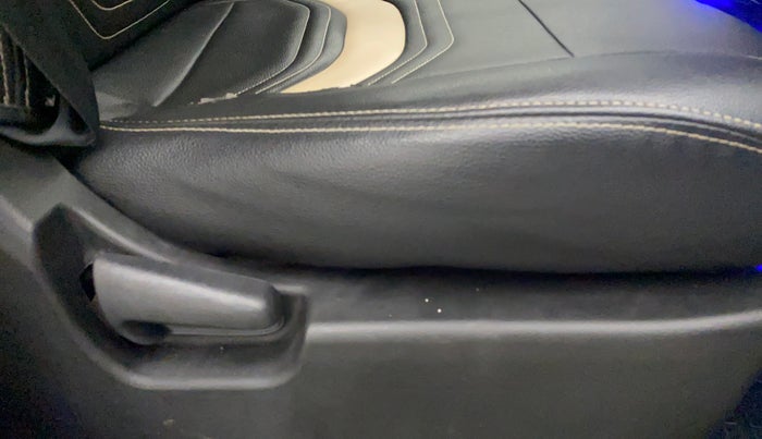 2018 Maruti Wagon R 1.0 LXI CNG, CNG, Manual, 75,535 km, Driver Side Adjustment Panel
