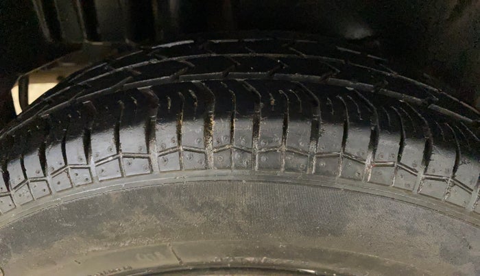 2015 Maruti Swift Dzire VXI, Petrol, Manual, 49,860 km, Right Rear Tyre Tread