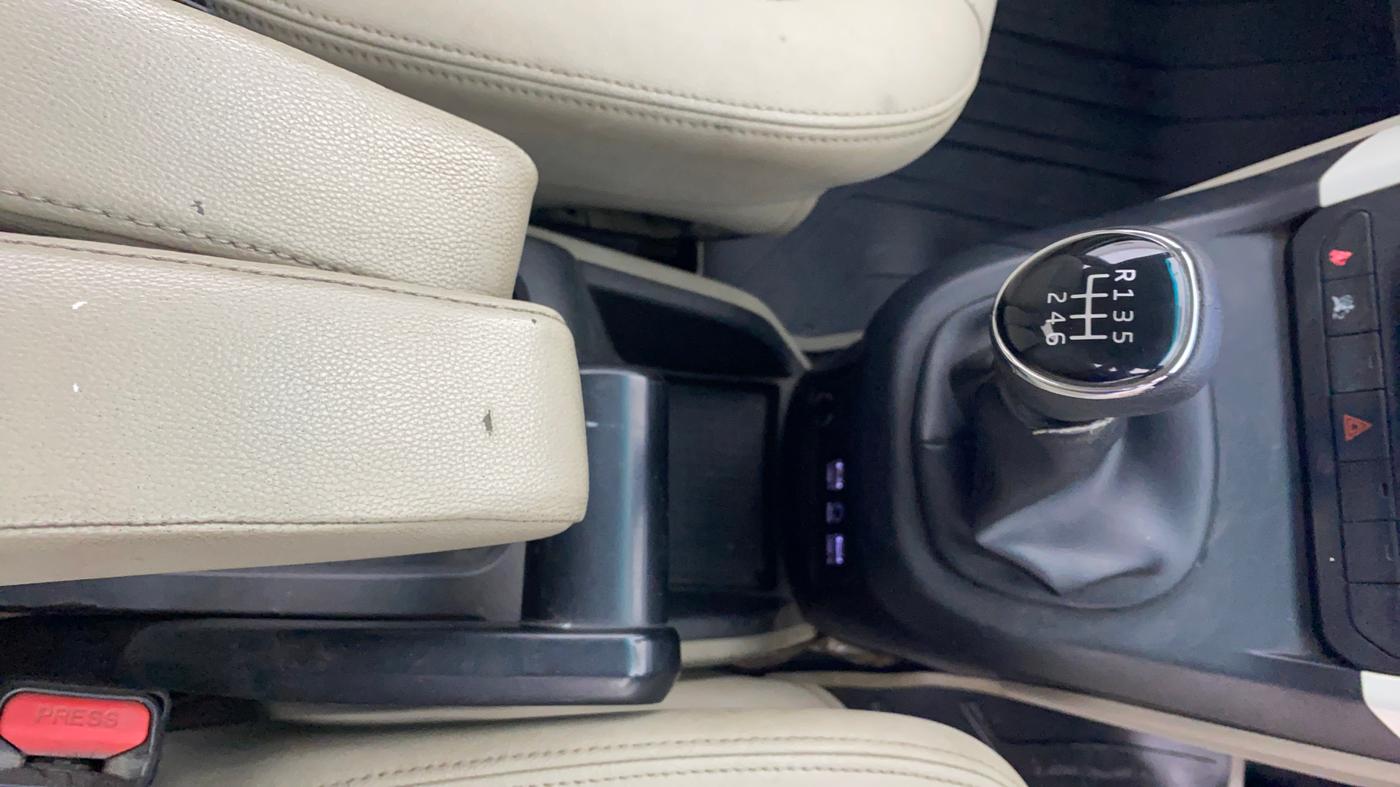 2018 Mahindra MARAZZO M8 7 STR, Diesel, Manual, 1,31,905 km, Gear Lever
