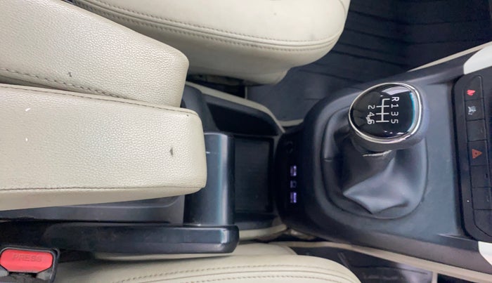 2018 Mahindra MARAZZO M8 7 STR, Diesel, Manual, 1,31,769 km, Gear Lever