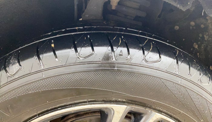 2018 Mahindra MARAZZO M8 7 STR, Diesel, Manual, 1,31,769 km, Right Front Tyre Tread