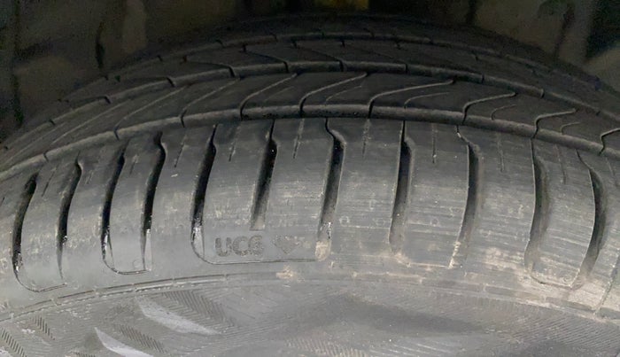 2015 Ford Ecosport TITANIUM 1.5L PETROL AT, CNG, Automatic, 96,644 km, Right Front Tyre Tread
