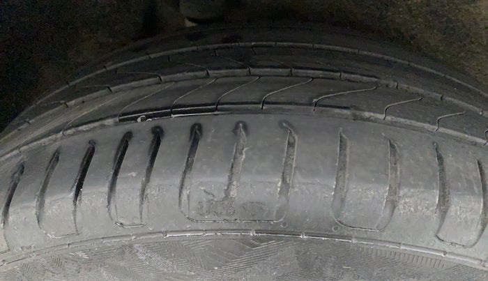 2015 Ford Ecosport TITANIUM 1.5L PETROL AT, CNG, Automatic, 96,644 km, Right Rear Tyre Tread