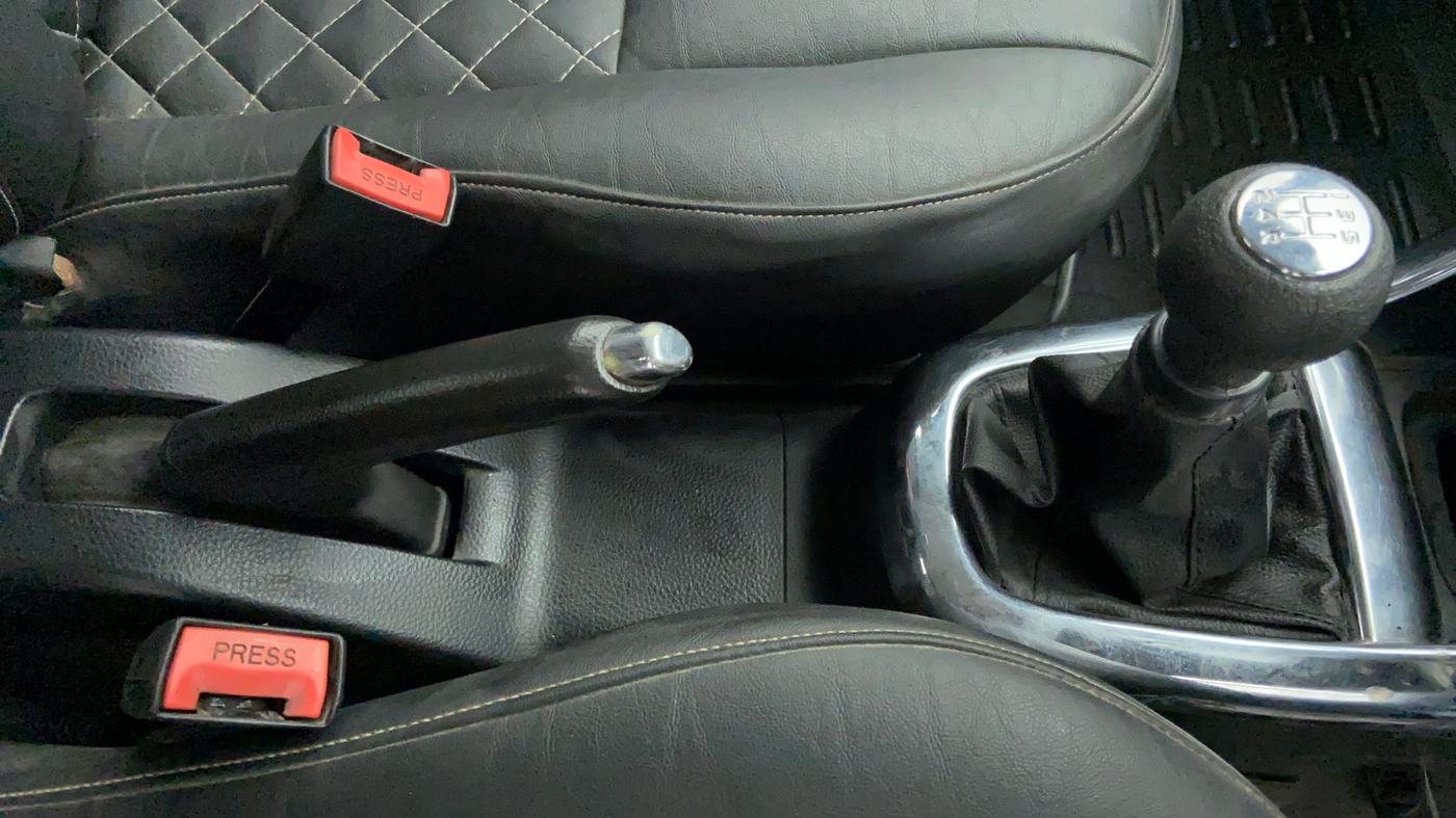 2014 Maruti Swift ZDI, Diesel, Manual, 92,158 km, Gear Lever