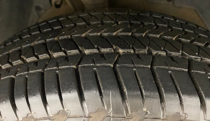 2014 Mahindra XUV500 W6 4X2, Diesel, Manual, 75,922 km, Right Front Tyre Tread