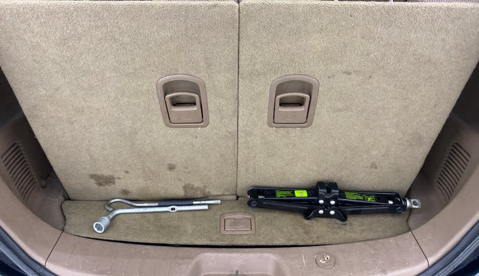 2014 Mahindra XUV500 W6 4X2, Diesel, Manual, 75,922 km, Boot Inside