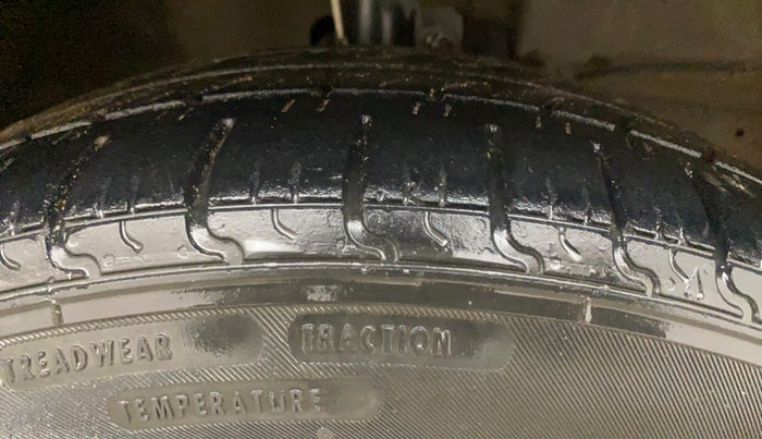 2020 Maruti Ertiga ZXI+ SHVS, Petrol, Manual, 97,442 km, Right Front Tyre Tread