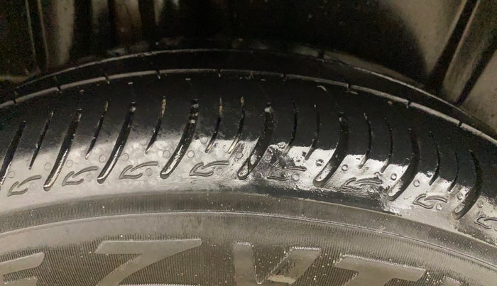 2020 Maruti Ertiga ZXI+ SHVS, Petrol, Manual, 97,442 km, Right Rear Tyre Tread