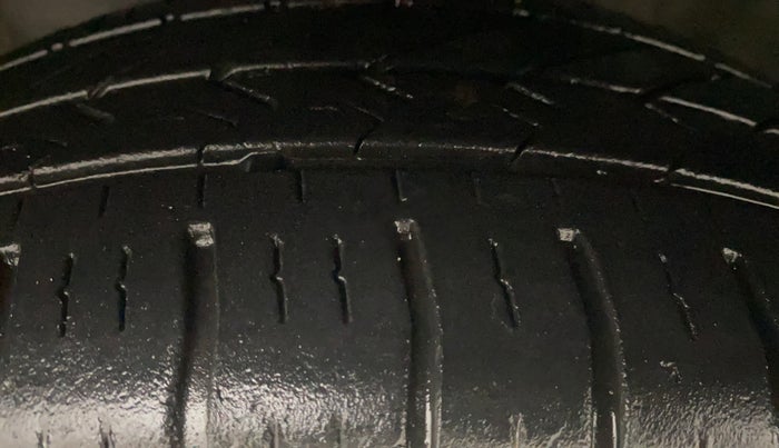 2015 Hyundai Xcent SX 1.2, Petrol, Manual, 56,644 km, Left Front Tyre Tread