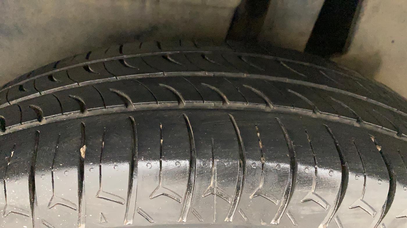 2017 Maruti Dzire VXI AMT, Petrol, Automatic, 34,782 km, Left Rear Tyre Tread
