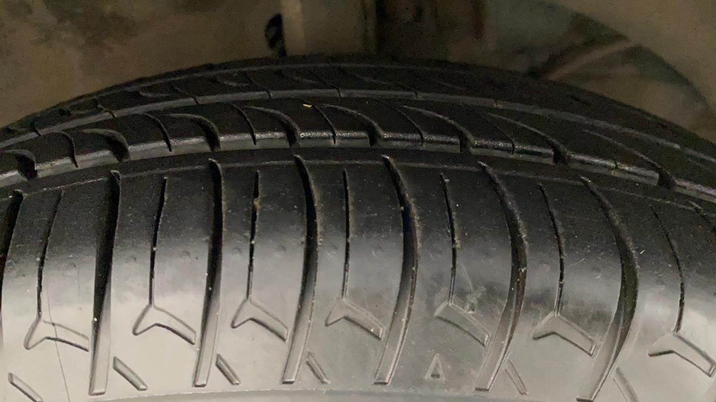 2017 Maruti Dzire VXI AMT, Petrol, Automatic, 34,782 km, Right Front Tyre Tread