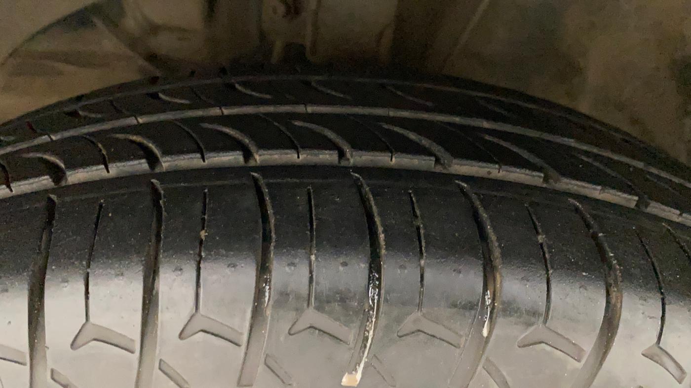 2017 Maruti Dzire VXI AMT, Petrol, Automatic, 34,782 km, Left Front Tyre Tread