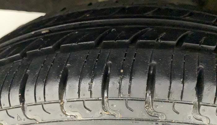 2015 Renault Kwid RXT 0.8, Petrol, Manual, 36,886 km, Right Rear Tyre Tread