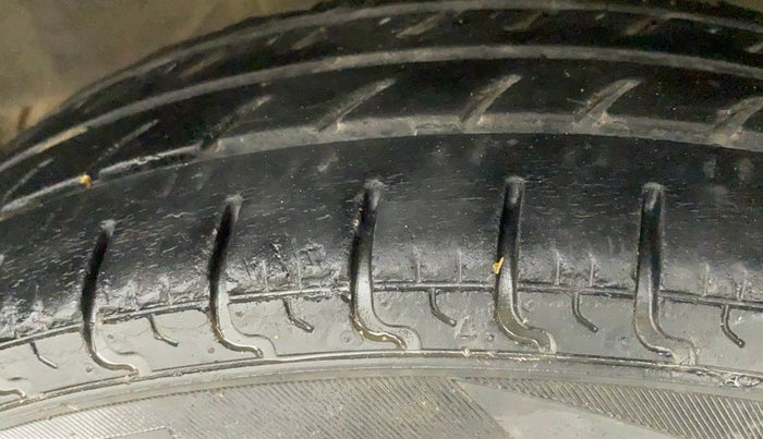 2015 Renault Kwid RXT 0.8, Petrol, Manual, 36,886 km, Left Rear Tyre Tread