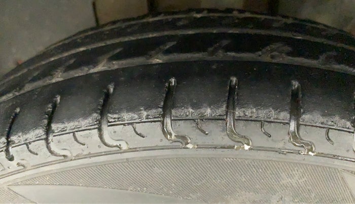 2015 Renault Kwid RXT 0.8, Petrol, Manual, 36,886 km, Left Front Tyre Tread