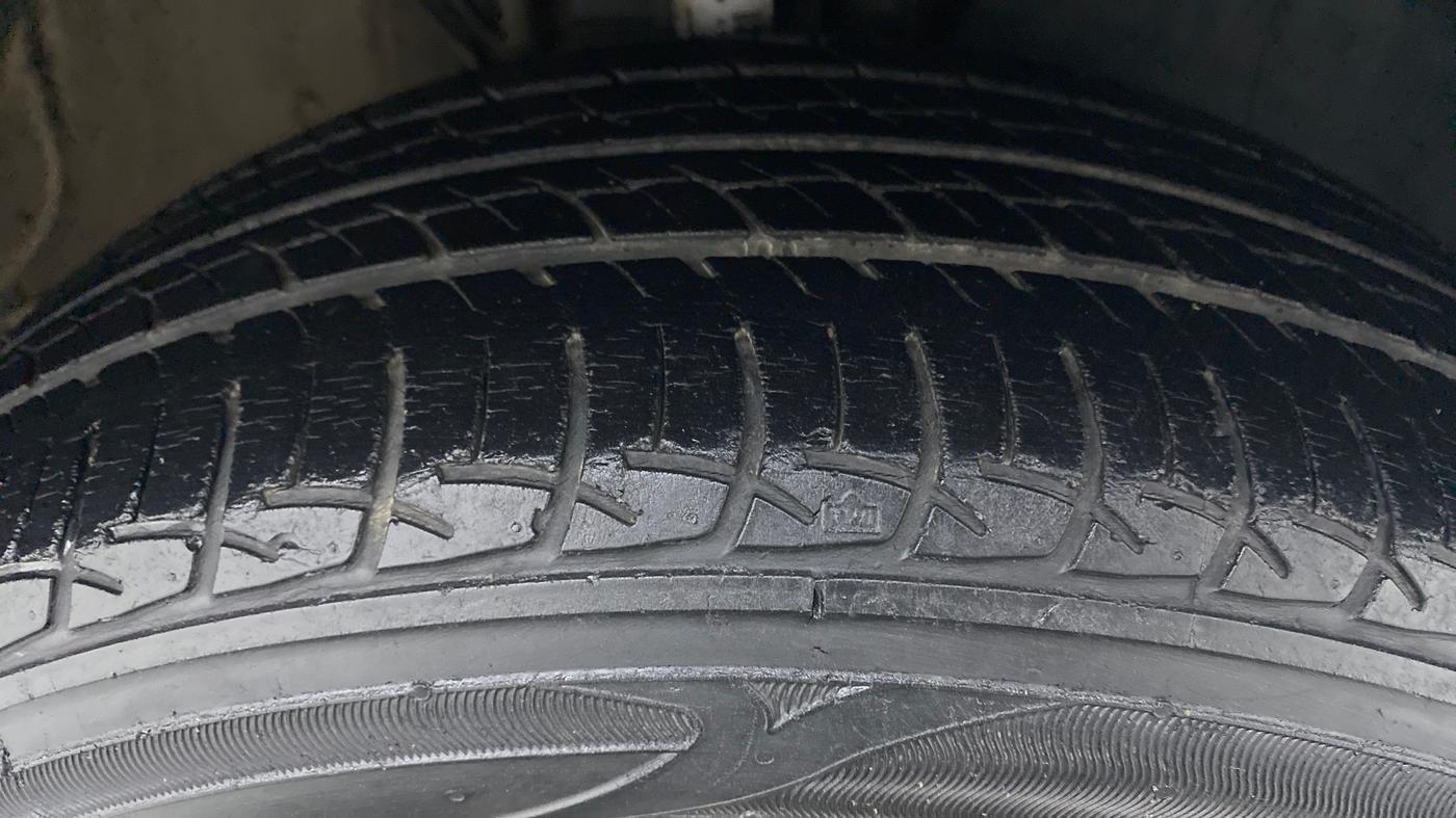 2016 Volkswagen Polo HIGHLINE1.2L PETROL, Petrol, Manual, 40,185 km, Right Front Tyre Tread