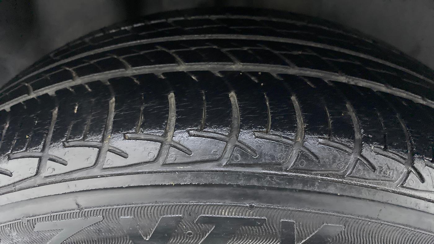 2016 Volkswagen Polo HIGHLINE1.2L PETROL, Petrol, Manual, 40,185 km, Right Rear Tyre Tread