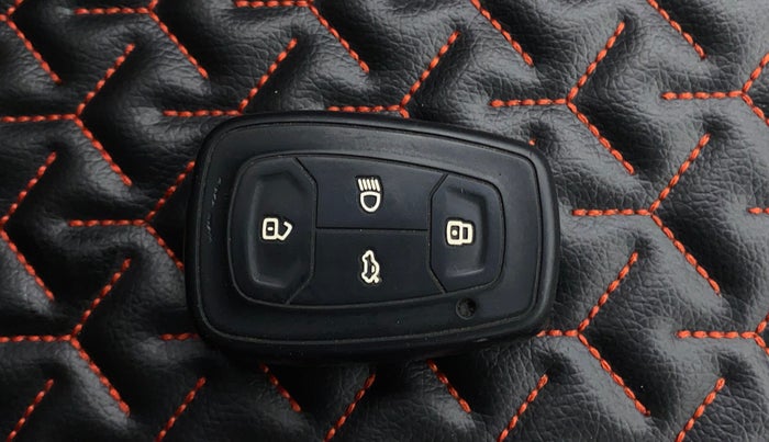 2021 Tata ALTROZ XT PETROL, Petrol, Manual, 35,953 km, Key Close Up