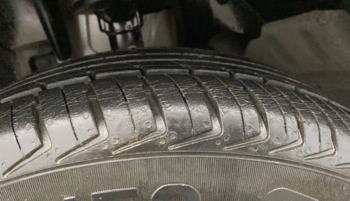 2017 Renault Kwid RXL, Petrol, Manual, 21,688 km, Left Front Tyre Tread