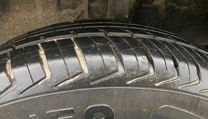 2017 Renault Kwid RXL, Petrol, Manual, 21,688 km, Left Rear Tyre Tread