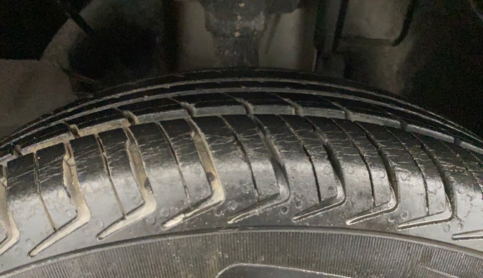 2017 Renault Kwid RXL, Petrol, Manual, 21,688 km, Right Front Tyre Tread