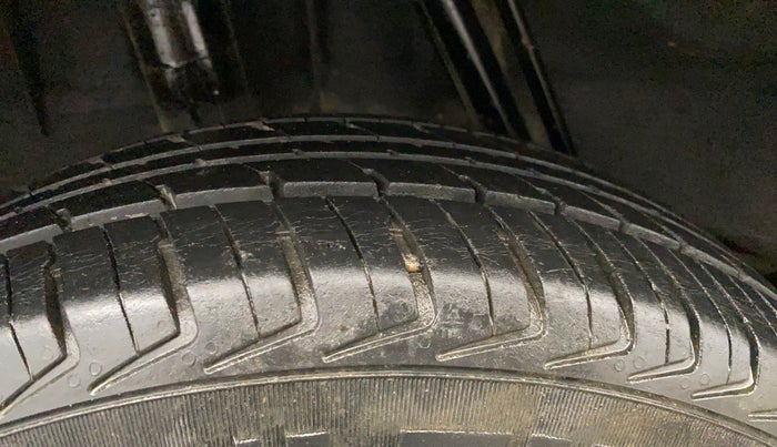 2017 Renault Kwid RXL, Petrol, Manual, 21,688 km, Right Rear Tyre Tread