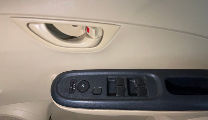 2016 Honda Amaze 1.2L I-VTEC S, Petrol, Manual, 88,804 km, Driver Side Door Panels Control