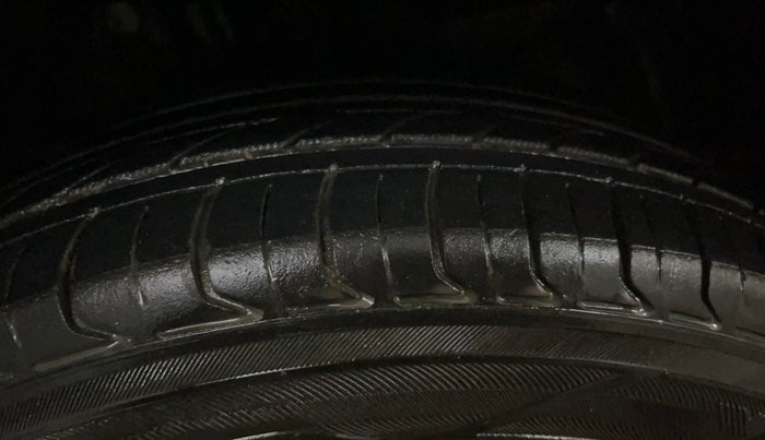 2016 Honda Amaze 1.2L I-VTEC S, Petrol, Manual, 88,804 km, Right Front Tyre Tread