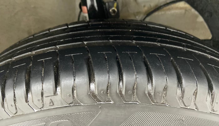 2022 Maruti Ertiga VXI SHVS, Petrol, Manual, 5,203 km, Right Front Tyre Tread