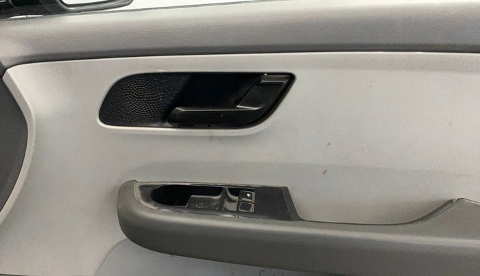 2020 Tata ALTROZ XE PLUS PETROL, Petrol, Manual, 75,153 km, Driver Side Door Panels Control