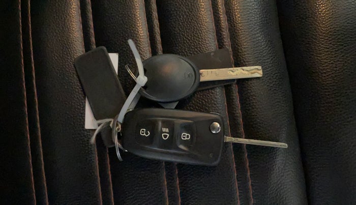 2020 Tata ALTROZ XE PLUS PETROL, Petrol, Manual, 75,153 km, Key Close Up