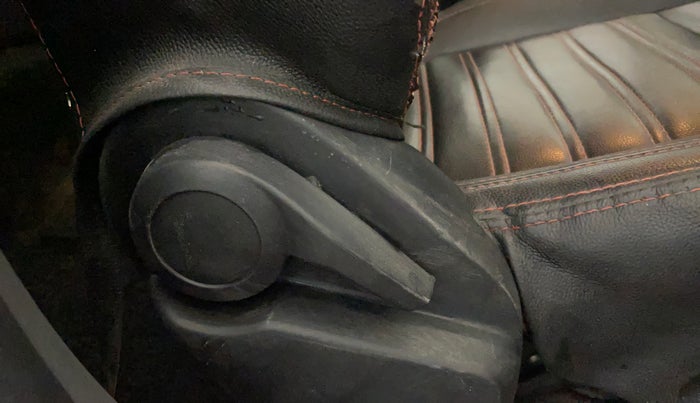 2020 Tata ALTROZ XE PLUS PETROL, Petrol, Manual, 75,153 km, Driver Side Adjustment Panel