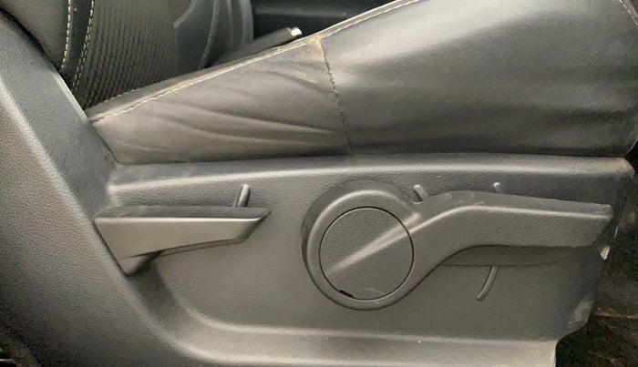 2021 Mahindra Thar LX D 4WD MT CONVERTIBLE, Diesel, Manual, 41,556 km, Driver Side Adjustment Panel