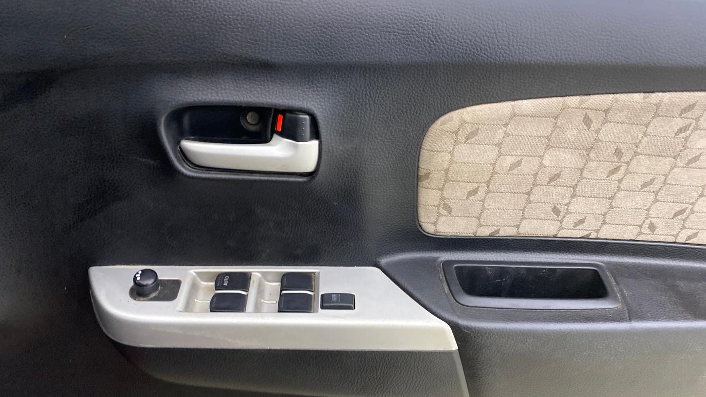 2015 Maruti Wagon R 1.0 VXI, Petrol, Manual, 48,649 km, Driver Side Door Panels Control