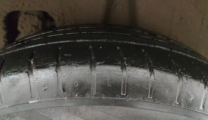 2021 Mahindra XUV300 W4 1.2 PETROL, Petrol, Manual, 40,775 km, Left Rear Tyre Tread