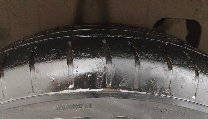 2021 Mahindra XUV300 W4 1.2 PETROL, Petrol, Manual, 40,775 km, Right Rear Tyre Tread