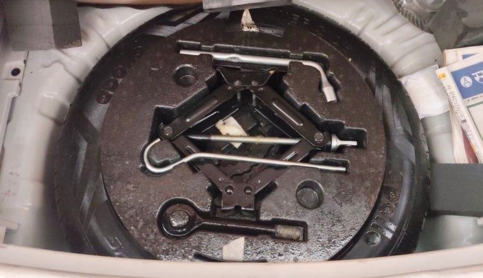 2021 Mahindra XUV300 W4 1.2 PETROL, Petrol, Manual, 40,775 km, Spare Tyre