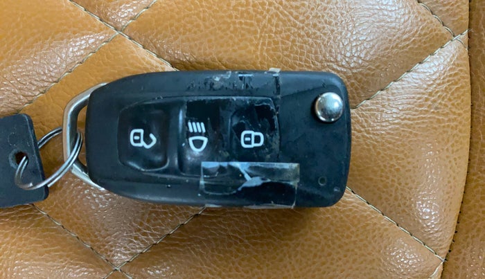 2019 Tata NEXON XM PETROL, Petrol, Manual, 48,573 km, Key Close Up