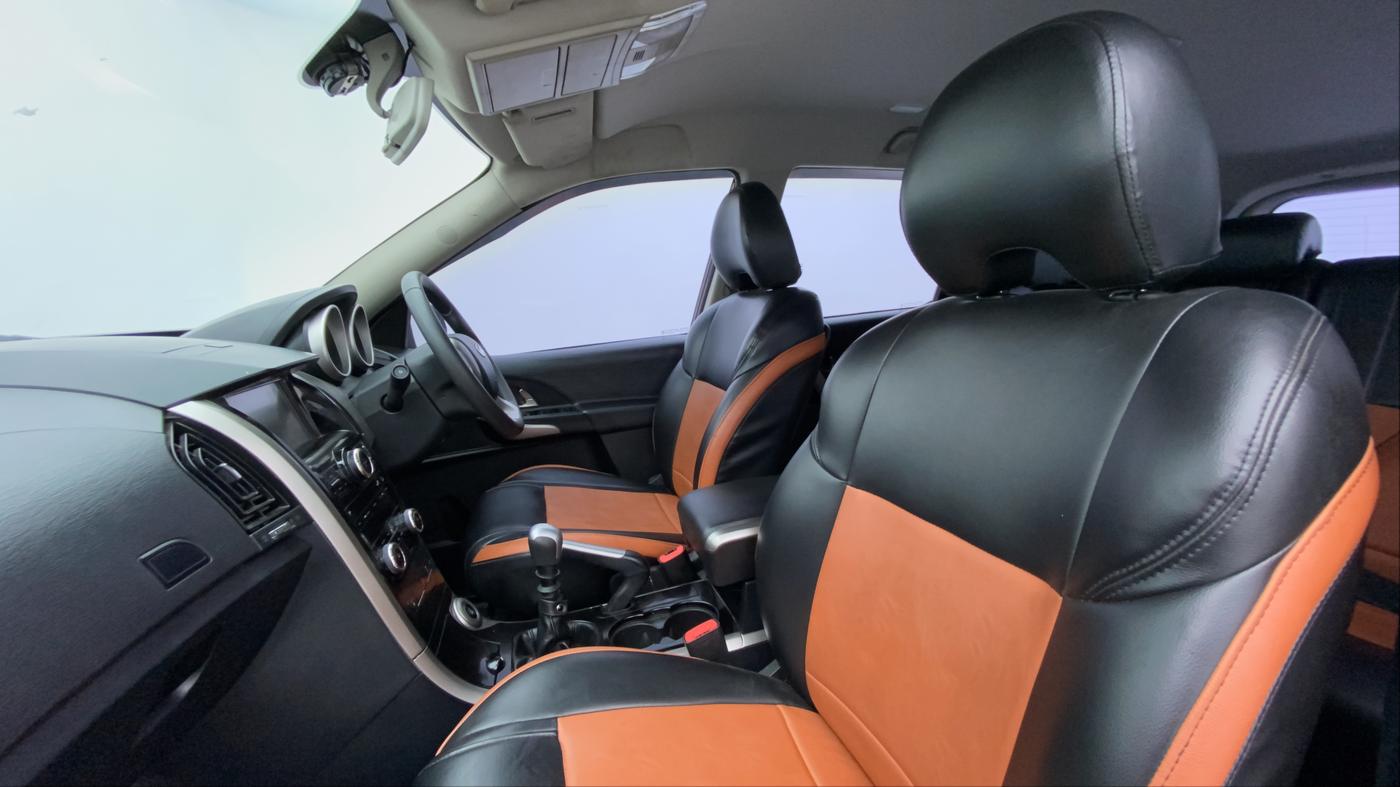 2018 Mahindra XUV500 W7 FWD, Diesel, Manual, 46,051 km, Right Side Front Door Cabin