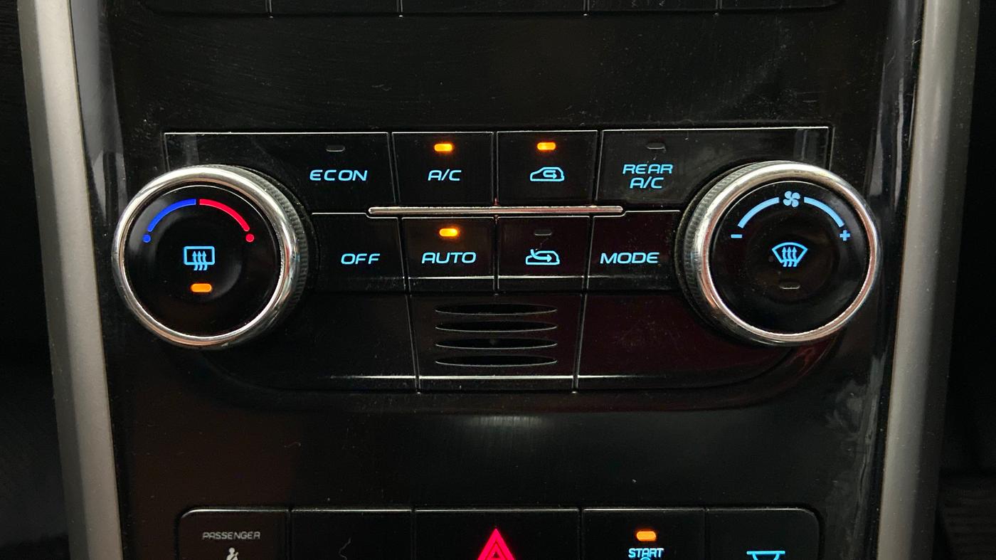 2018 Mahindra XUV500 W7 FWD, Diesel, Manual, 46,051 km, Automatic Climate Control