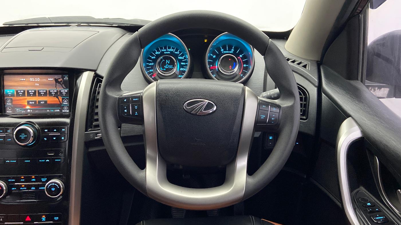 2018 Mahindra XUV500 W7 FWD, Diesel, Manual, 46,051 km, Steering Wheel Close Up